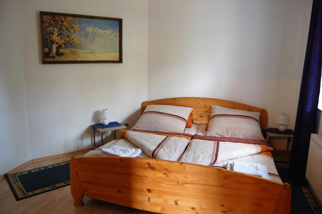 Ferienwohnung Zinn Rockeskyll エクステリア 写真